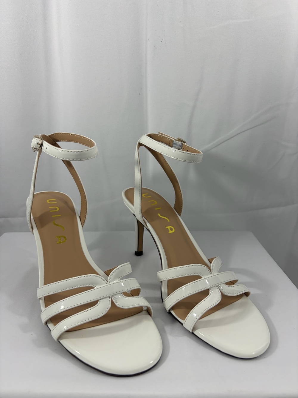 NWT Unisa Women’s Size 8 White Ankle-Strap Heels